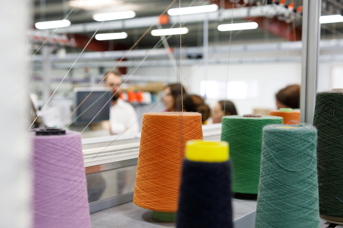 REAL STAMM - groupe de visiteurs en second plan